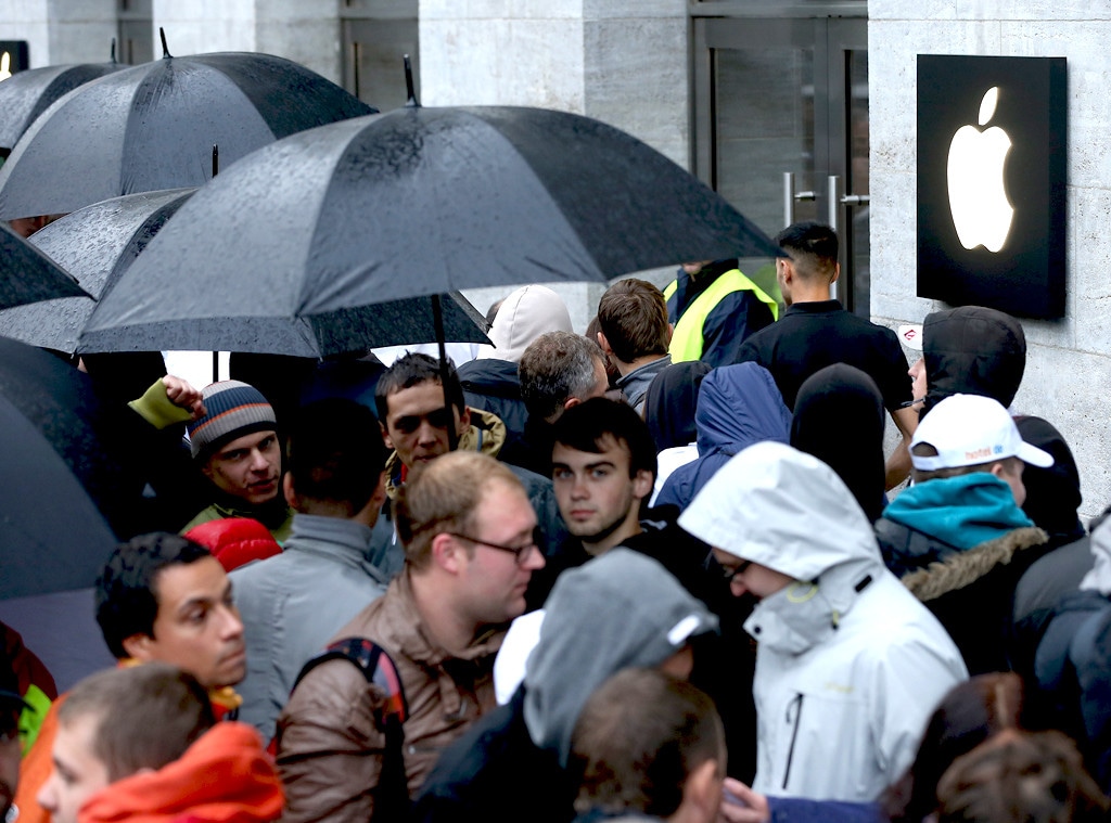 9 Productive Things to Do While You Wait in Line for an iPhone 5S - E